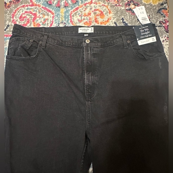 Abercrombie, ultra high rise, 90’s straight jean, 36/22 regular, curve love - Picture 3 of 4
